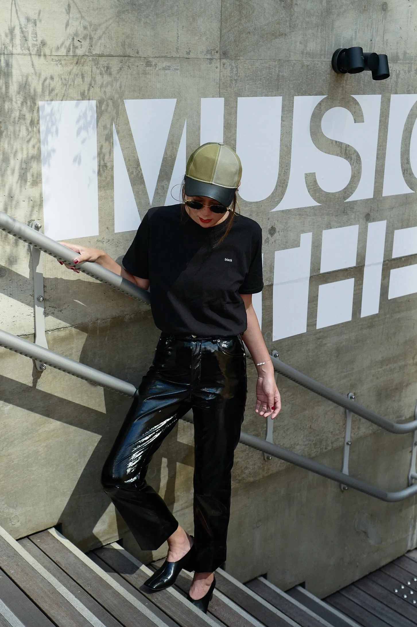 BLACK Tee *BEST BUY*
