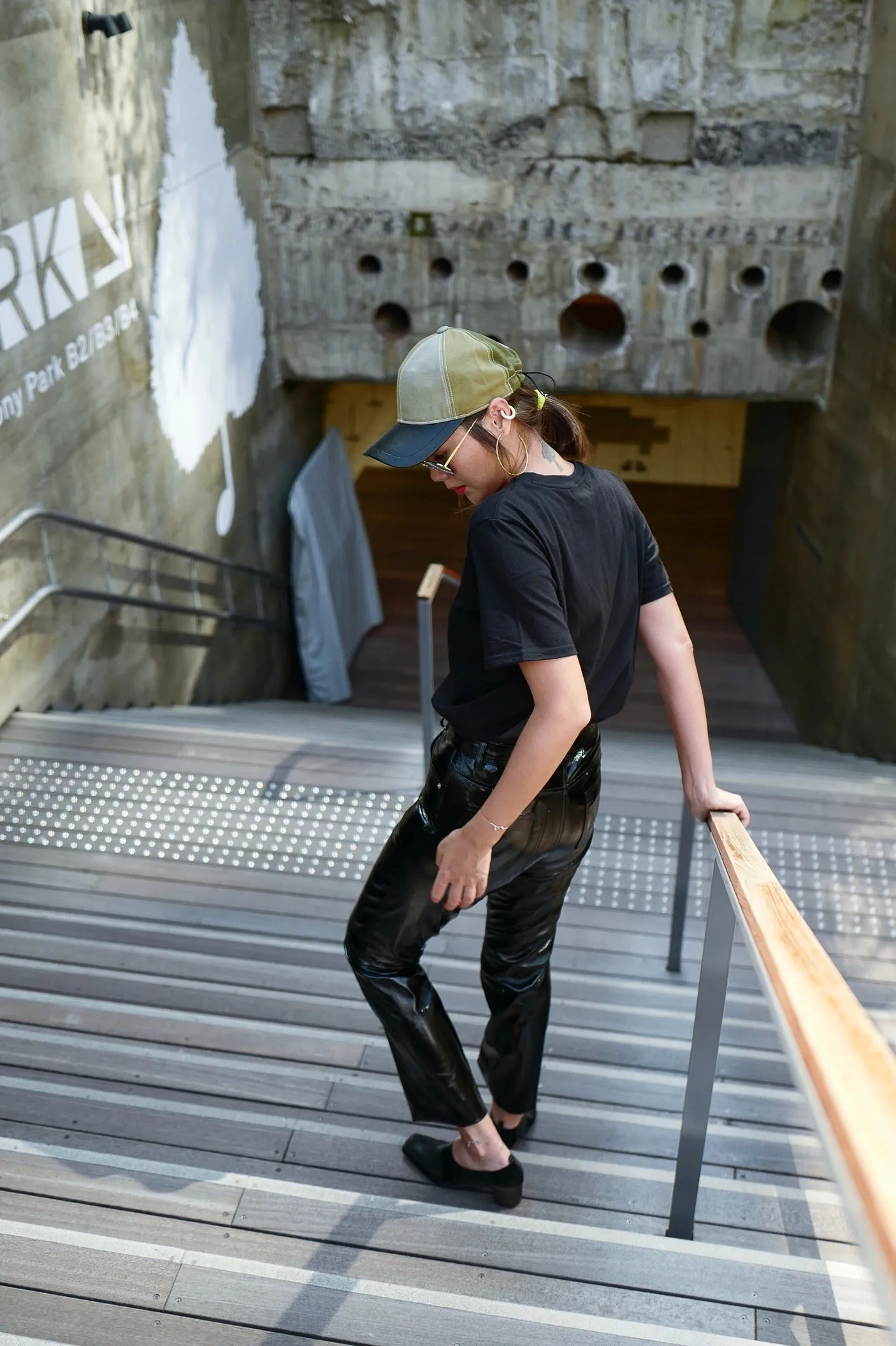 BLACK Tee *BEST BUY*