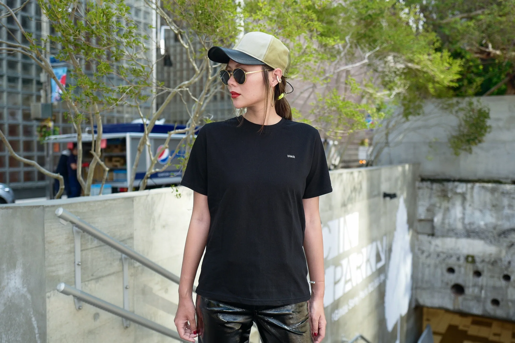 BLACK Tee *BEST BUY*
