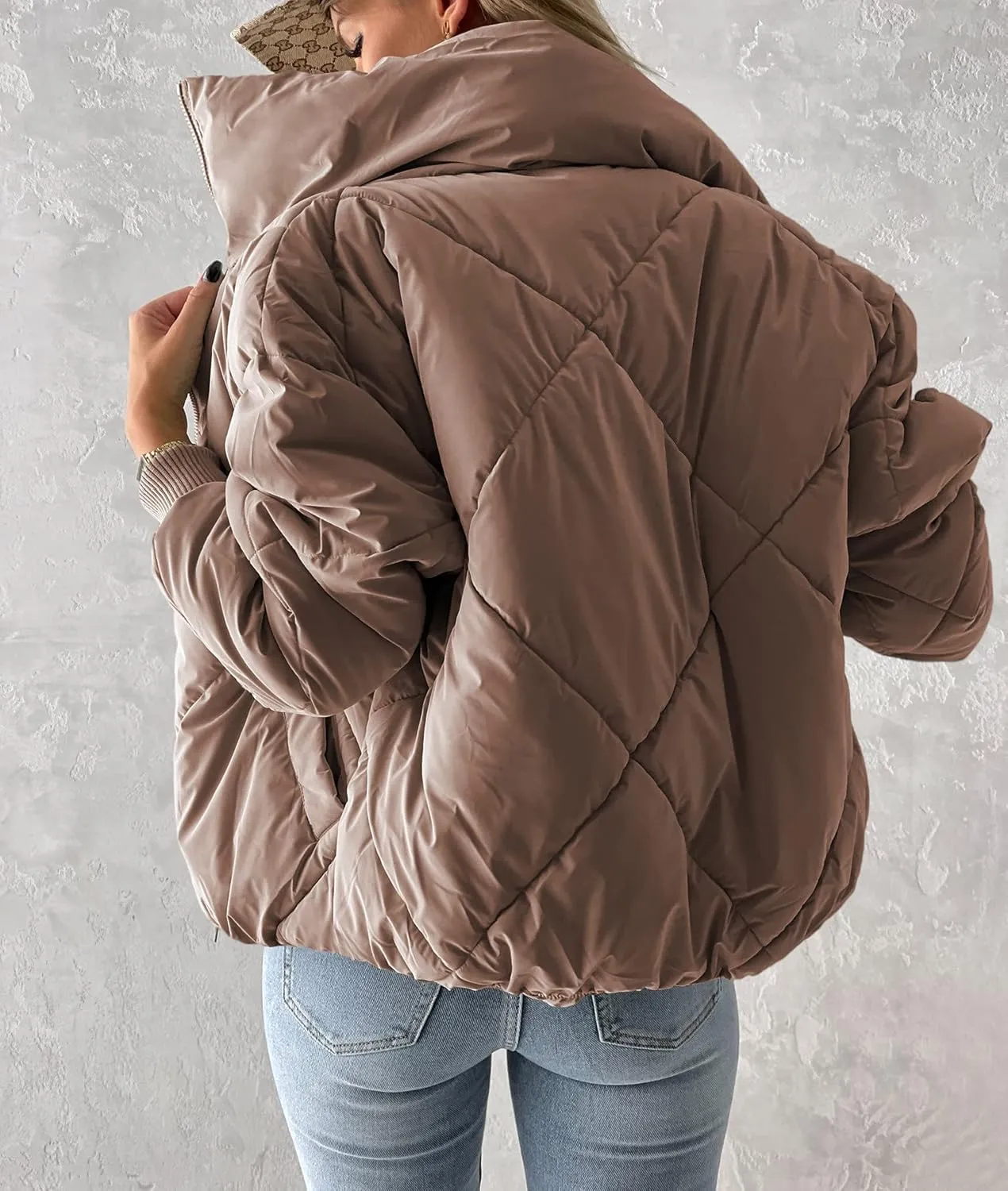 Newffr Women's Quilted Puffer Vest Sleeveless Lightweight Zip Up Jacket Winter Warm Coat Outerwear