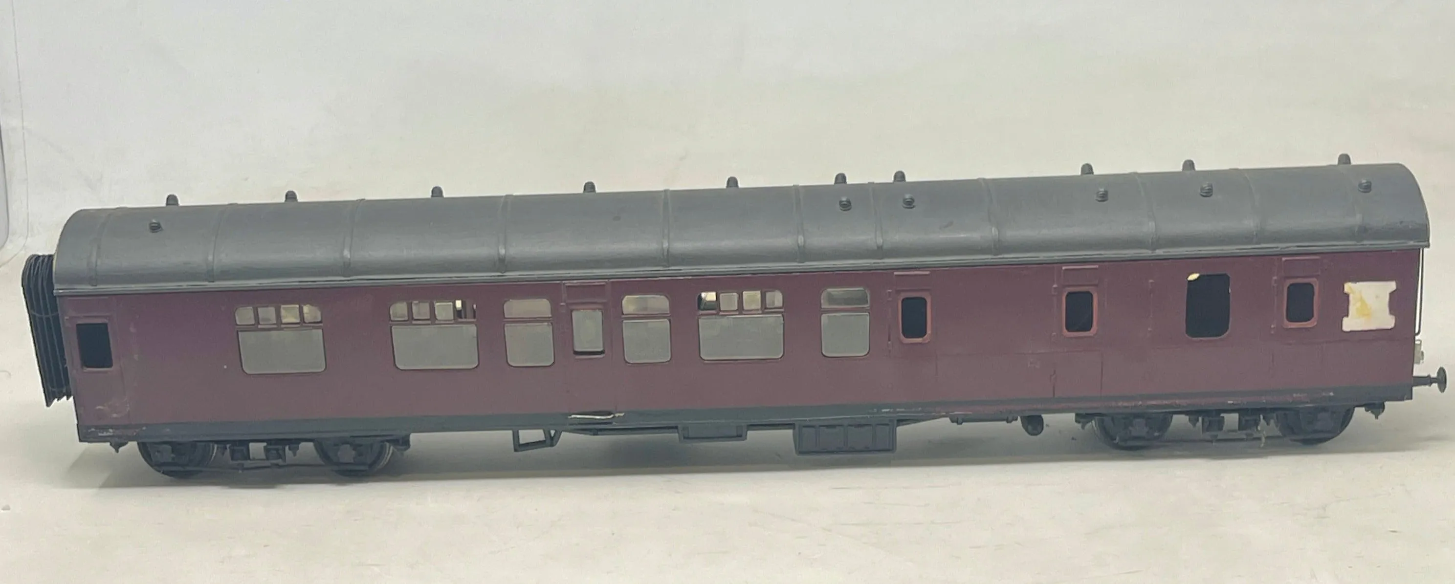O Gauge LMS Maroon Stanier Coach